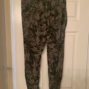 Old Navy ankle tropical botanical print pants